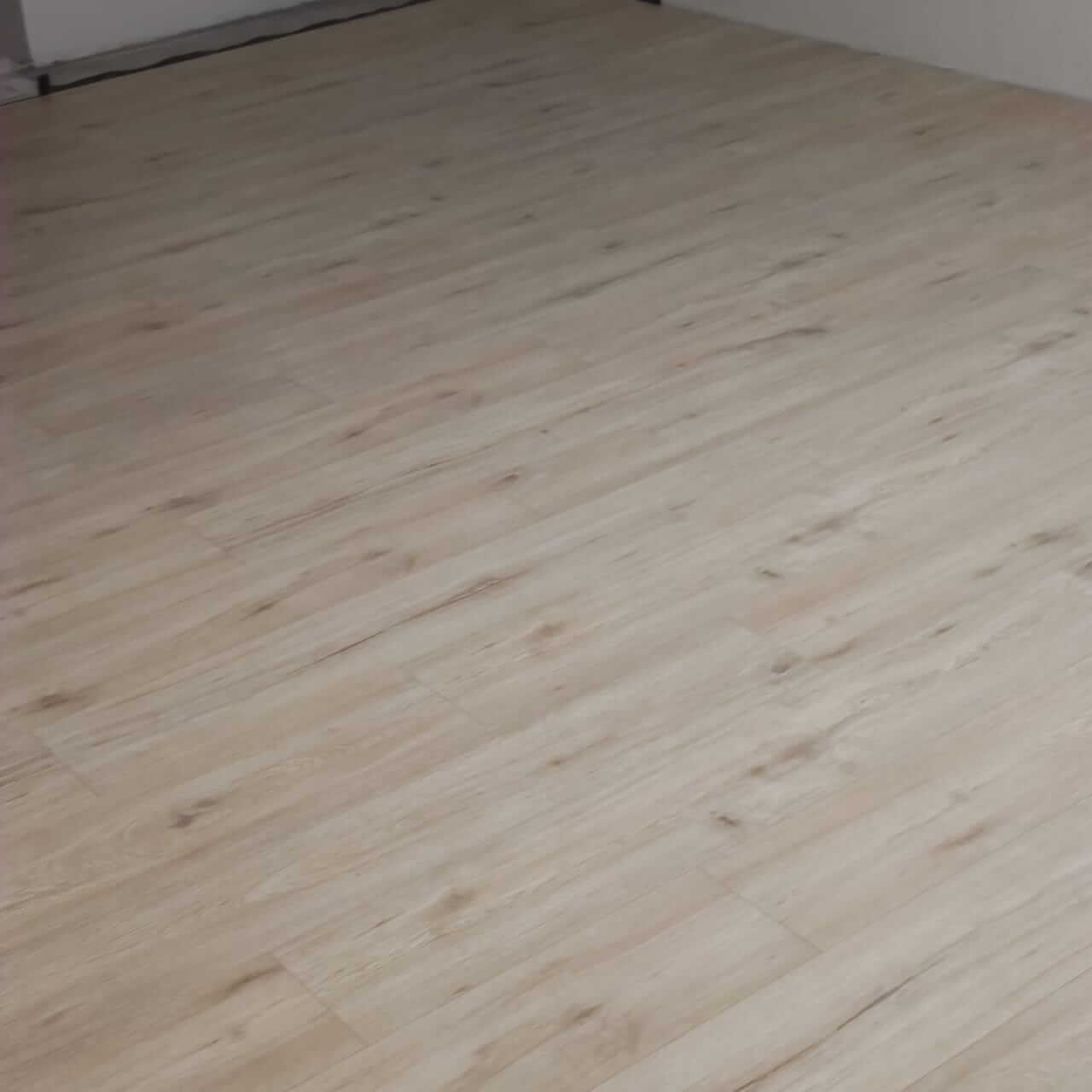 Ламинат под дерево без порогов